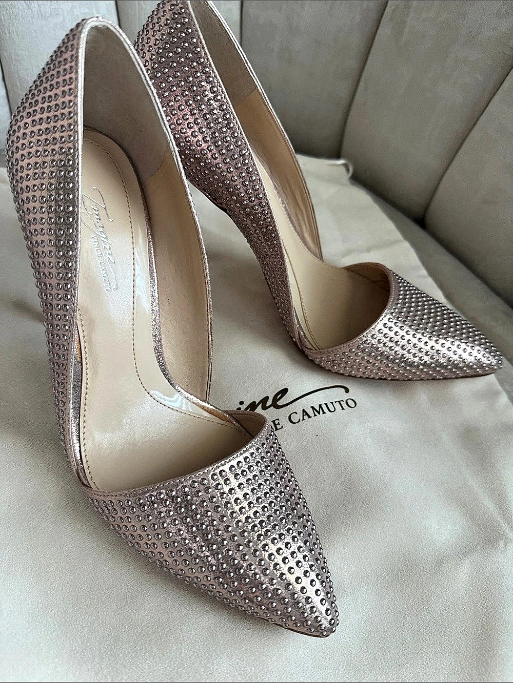 Vince Camuto Embellished Pointed-Toe Heels in Pink / Rose Gold Size 7M Brand New